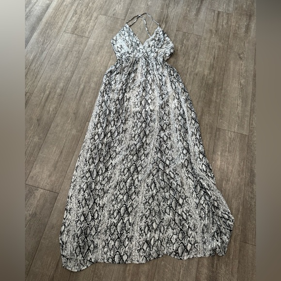 🌸BOUTIQUE snake print dress ✨ - Picture 2 of 8